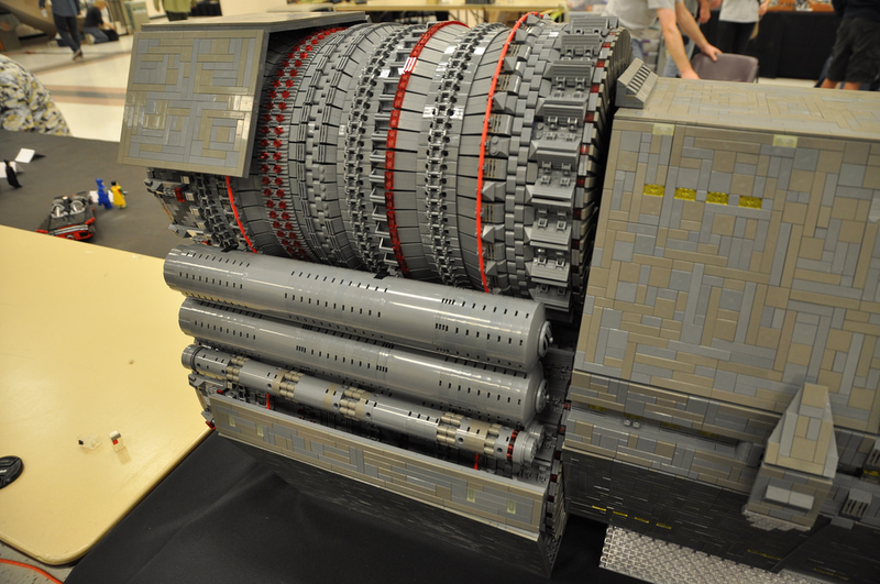 Illustration for article titled This Halo Spaceship Is Made Out Of $7,000 Worth Of Lego Bricks